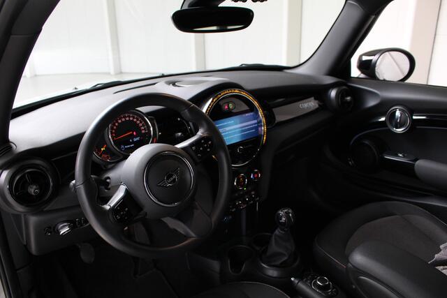 Mini COOPER Mini 1.5 Camden Edition Navigatie by App | Parkeersensoren | Airco | Lichtmetalen velgen