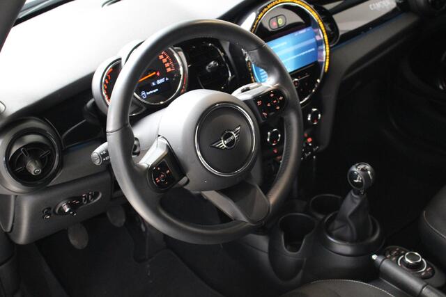 Mini COOPER Mini 1.5 Camden Edition Navigatie by App | Getint Glas achter | Parkeersensoren | Lichtmetalen Velgen