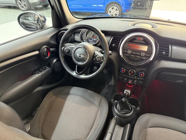 Mini COOPER Mini 1.5 135Pk, 2017, 2de eigenaar, Dealer onderhouden, Parkeersensoren, Climate control, Cruise control, AUX aansluiting, Elektrische ramen, 17" Lichtmetalen velgen,