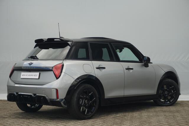Mini COOPER 5-deurs C John Cooper Works Trim | Pakket XL | Panoramadak | Harman Kardon | Stoel & Stuurverwarming | Driving Assistant Plus