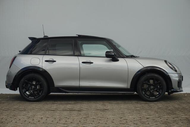 Mini COOPER 5-deurs C John Cooper Works Trim | Pakket XL | Panoramadak | Harman Kardon | Stoel & Stuurverwarming | Driving Assistant Plus