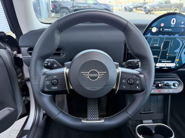 Mini COOPER Mini 1.5 C Pano/Camera/Apple/Leder 2e Paasdag geopend van 12:00 tot 16:00 uur