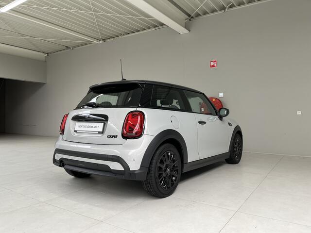 Mini COOPER 3-deurs 1.5 Camden Plus Edition | Panorama | Head-Up | Piano Black Exterieur | Harman Kardon |