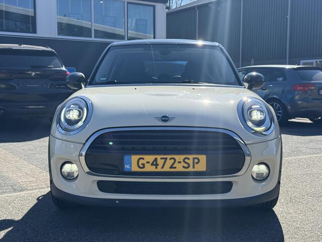 Mini COOPER Mini 1.5 Pepper VAN: 19.400,- VOOR: 17.877,- UW LENTEVOORDEEL: 1.523,- euro SUPER COMPLEET|LED| STOELVERWARMING| APPLE CARPLAY| PARKEERSENSOREN VOOR + ACHTER| NET ONDERHOUD GEHAD, RIJKLAAR INCL. 12 MND BOVAG GARANTIE|
