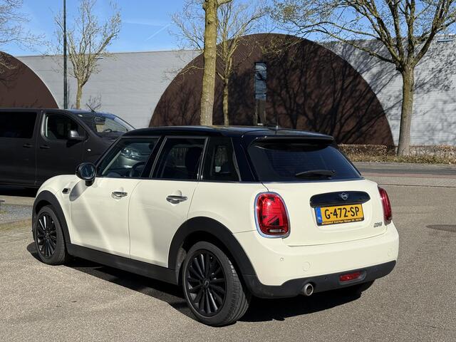 Mini COOPER Mini 1.5 Pepper VAN: 19.400,- VOOR: 17.877,- UW LENTEVOORDEEL: 1.523,- euro SUPER COMPLEET|LED| STOELVERWARMING| APPLE CARPLAY| PARKEERSENSOREN VOOR + ACHTER| NET ONDERHOUD GEHAD, RIJKLAAR INCL. 12 MND BOVAG GARANTIE|