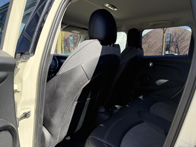 Mini COOPER Mini 1.5 Pepper VAN: 19.400,- VOOR: 17.877,- UW LENTEVOORDEEL: 1.523,- euro SUPER COMPLEET|LED| STOELVERWARMING| APPLE CARPLAY| PARKEERSENSOREN VOOR + ACHTER| NET ONDERHOUD GEHAD, RIJKLAAR INCL. 12 MND BOVAG GARANTIE|