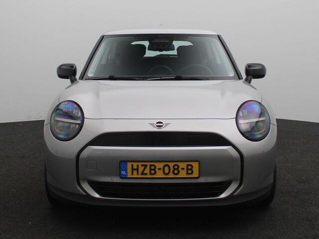 Mini COOPER Mini E Essential 40.7 kWh | Apple Carplay & Android Auto | Climate control | Achteruitrijcamera met parkeersensoren rondom | Dode hoek detectie |