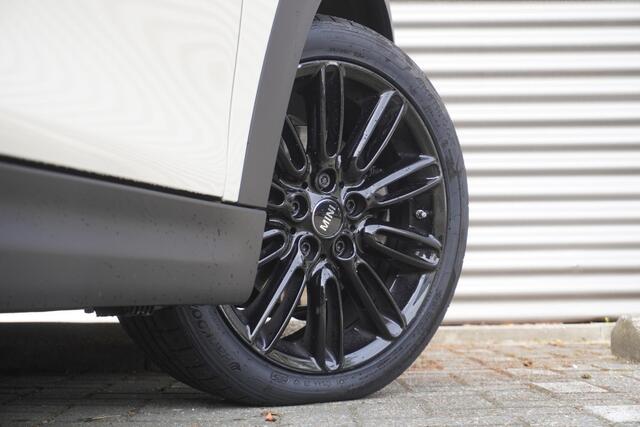 Mini COOPER Cabrio C Classic Uitvoering | Comfort Plus Pakket | 17 inch LM Tentacle Spoke black | Comfort Access | Piano Black Exterior pack