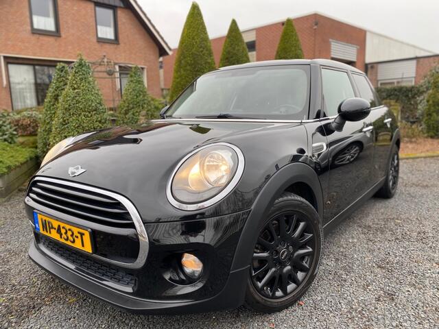 Mini COOPER 1.5 COOPER BUSINESS 5drs NAVI, NL Auto, Airco, Cruise