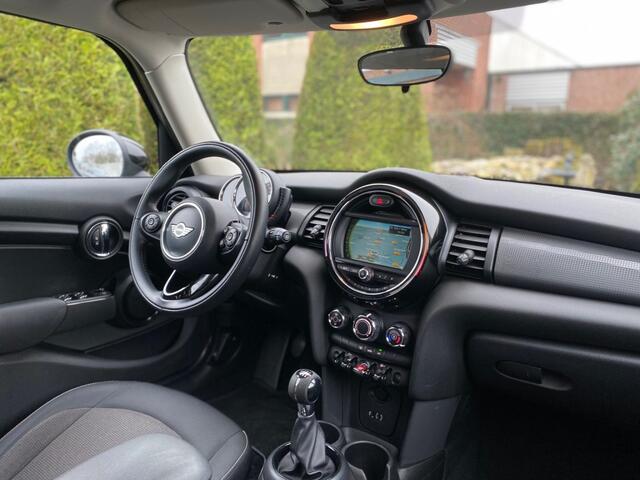 Mini COOPER 1.5 COOPER BUSINESS 5drs NAVI, NL Auto, Airco, Cruise