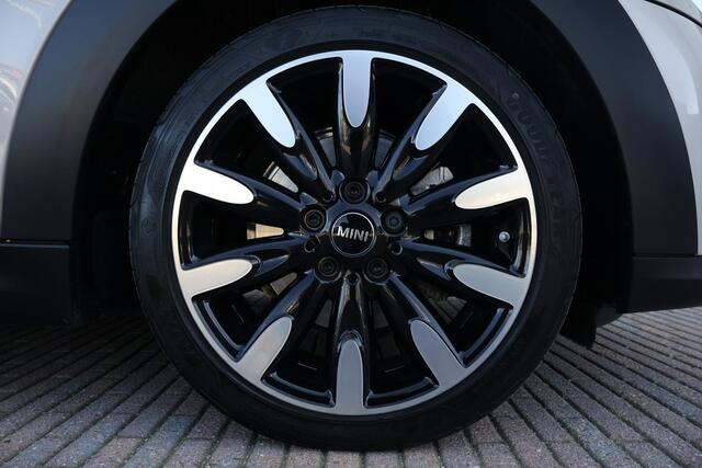 Mini COOPER Mini 1.5 Camden Go Edition Achteruitrijcamera / Cruise Control / Navigatie / Getint Glas / Sportstoelen