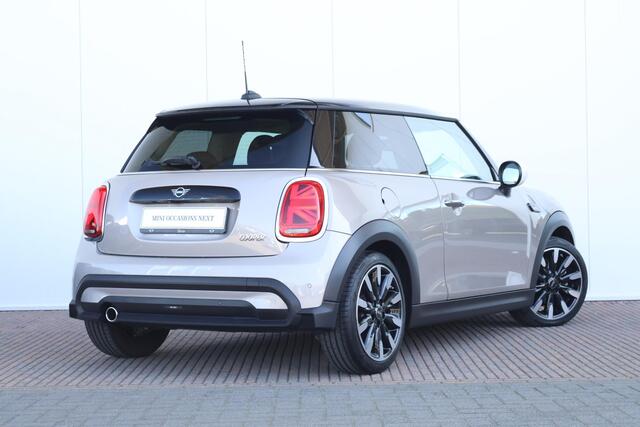 Mini COOPER Mini 1.5 Camden Go Edition Achteruitrijcamera / Cruise Control / Navigatie / Getint Glas / Sportstoelen