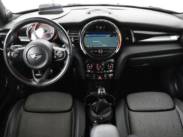 Mini COOPER 1.5 Chili Serious Business | Stoelverwarming | Head-Up | Sportstoelen | Harman/Kardon | Navigatie | Climate control | Full LED | Parkeerhulp | Cruise control | Half leder | Bluetooth