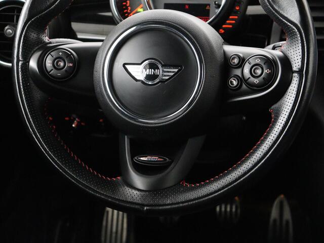 Mini COOPER 1.5 Chili Serious Business | Stoelverwarming | Head-Up | Sportstoelen | Harman/Kardon | Navigatie | Climate control | Full LED | Parkeerhulp | Cruise control | Half leder | Bluetooth
