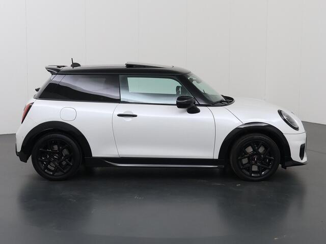 Mini COOPER Mini 1.5 C John Cooper Works M | Panoramadak | Sportstoelen | HUD | Groot Navigatie "OLED" | Camera | DAB | Apple CarPlay/Android Auto | 17" Lichtmetalen Velgen | LED | DAB |
