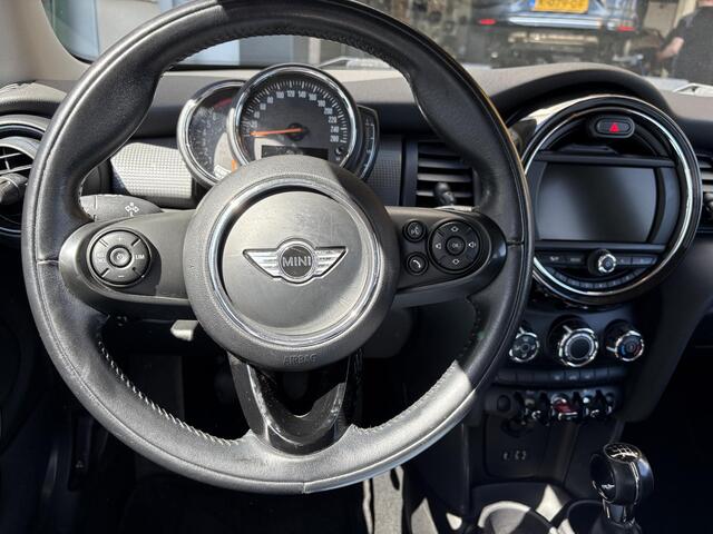 Mini COOPER 1.5 Business | NAP | Navigatie | Cruise Control | Airco | Parkeersensoren | Lichtmetaal |