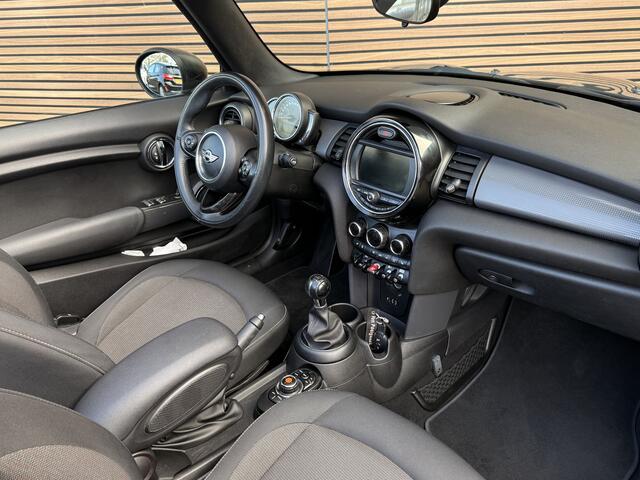 Mini COOPER Mini Cabrio 1.5 Pepper Serious Business Navi / PDC / Stoelverwarming / Lm Velgen