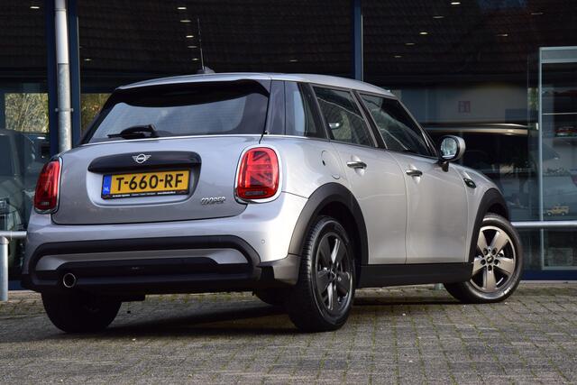 Mini COOPER Mini 1.5 136PK Camden Edition Automaat | Org. NL | BOVAG Garantie | Automatische Airco | Parkeer sensoren | All-season banden | Apple Carplay/Android Auto | LED koplampen |