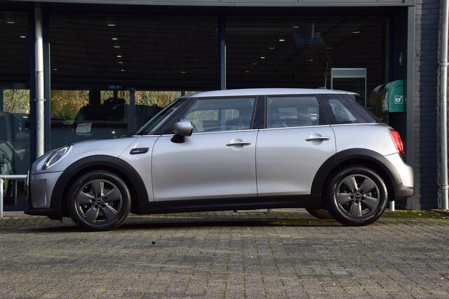 Mini COOPER Mini 1.5 136PK Camden Edition Automaat | Org. NL | BOVAG Garantie | Automatische Airco | Parkeer sensoren | All-season banden | Apple Carplay/Android Auto | LED koplampen |