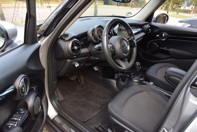Mini COOPER Mini 1.5 136PK Camden Edition Automaat | Org. NL | BOVAG Garantie | Automatische Airco | Parkeer sensoren | All-season banden | Apple Carplay/Android Auto | LED koplampen |