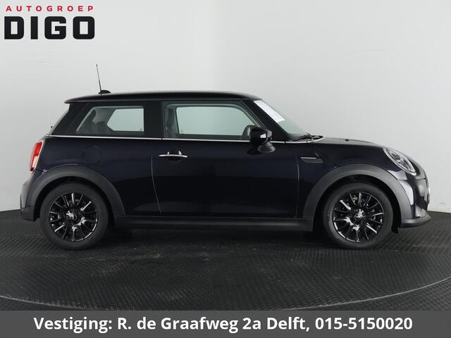 Mini COOPER 3-Deurs 1.5 Sports Classic Automaat | Apple Carplay & AndroidAUTO | Parkeersensoren | 1e eigenaar |