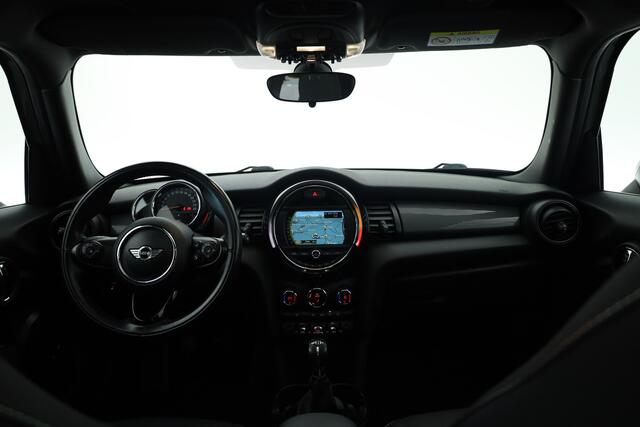 Mini COOPER 5-Deurs 1.5 136 PK Business | Rijklaar | Orig. NL | S/K-dak | 5-deurs | Climate | Cruise | NAV | Bluetooth | 16'' | Elek. Ramen V