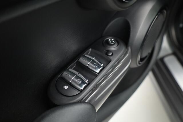 Mini COOPER 5-Deurs 1.5 136 PK Business | Rijklaar | Orig. NL | S/K-dak | 5-deurs | Climate | Cruise | NAV | Bluetooth | 16'' | Elek. Ramen V