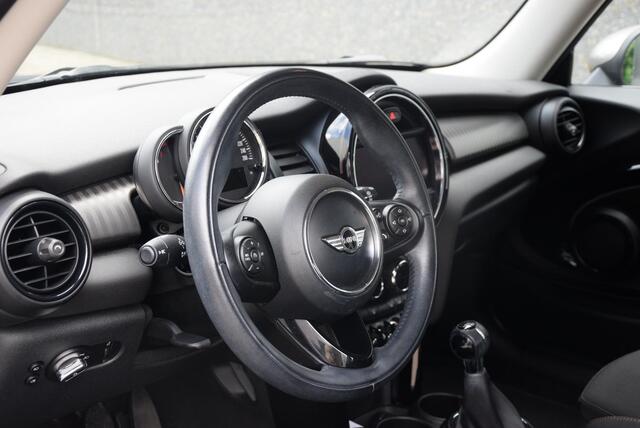 Mini COOPER 3-Deurs 1.5 Chili Serious Business | 1e eigenaar | Volledig BMW-MINI onderhouden | Zomer /- winterbandenset |