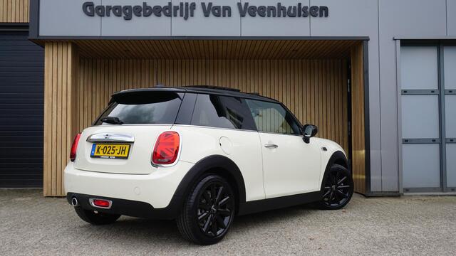 Mini COOPER 1.5 136pk 3Drs Chili Pano.Dak Virtual Cockpit Leder LED 17inch LM Navi Sfeerverlichting *1e eigenaar* 13376km! *Uniek*