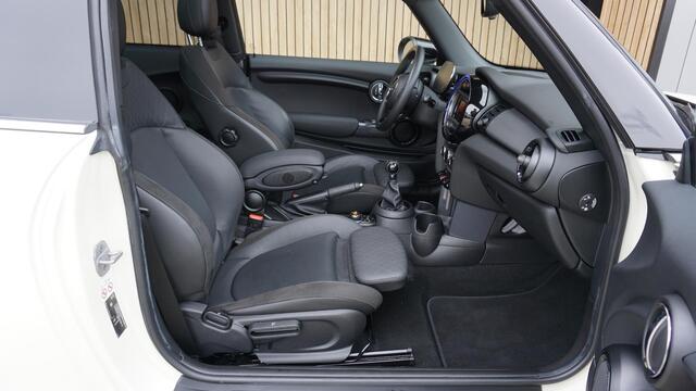 Mini COOPER 1.5 136pk 3Drs Chili Pano.Dak Virtual Cockpit Leder LED 17inch LM Navi Sfeerverlichting *1e eigenaar* 13376km! *Uniek*
