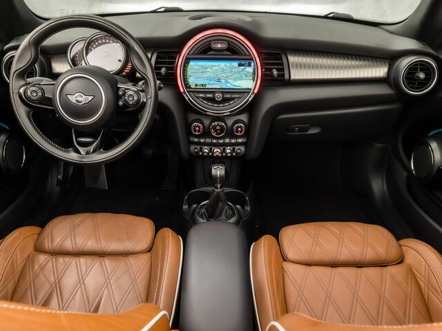 Mini COOPER Cabrio 1.5 Chili Sport (GROOT NAVI, DEALER ONDERHOUDEN, DIAMOND STITCHING, LEDER, STOELVERWARMING, SPORTSTOELEN, JACK UNION ACHTERLICHTEN, PARKEERSENSOREN, NIEUWSTAAT)