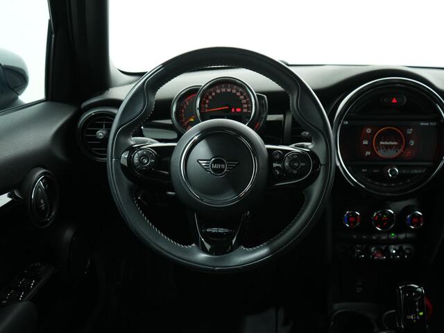 Mini COOPER 5-Deurs 1.5 136PK CHILI AUT7 | Panoramadak | Leer | Navi | Clima