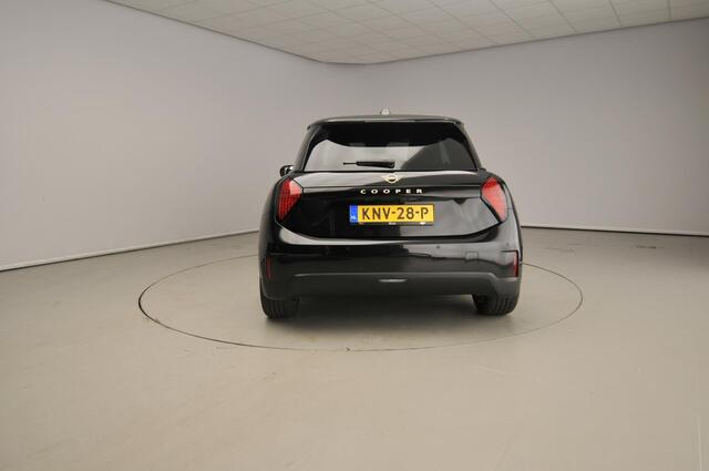 Mini COOPER 3-Deurs E Blackyard 40.7 kWh Head-Up | Getint Glas | Stoelverwarming | Cruise control | Achteruitrijcamera |