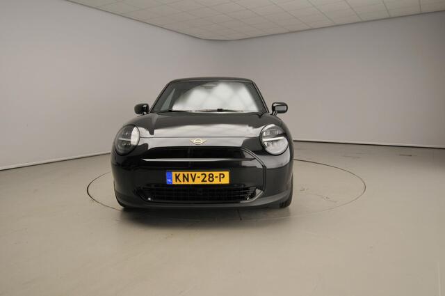 Mini COOPER 3-Deurs E Blackyard 40.7 kWh Head-Up | Getint Glas | Stoelverwarming | Cruise control | Achteruitrijcamera |
