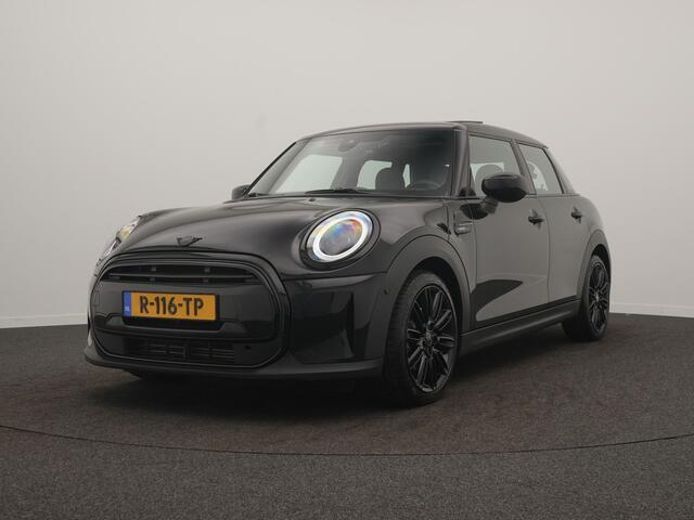 Mini COOPER 5-Deurs 1.5 Camden Plus Edition - RIJKLAARPRIJS - Automaat - Achteruitrijcamera - Head-Up Display - Elektrisch Glazen Panoramadak