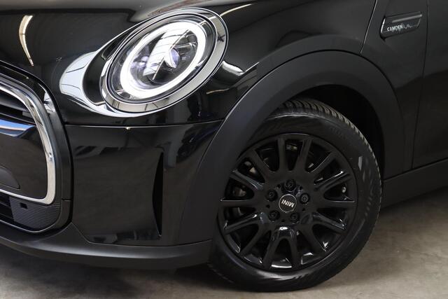 Mini COOPER Hatchback Camden Edition Automaat 5 deurs / Navigatiesysteem / DAB-Tuner / Bluetooth / Driving Assistant / LED-koplamp / Climate Control / Lichtpakket / Parkeersensoren / 16 Inch / Sfeerverlichting