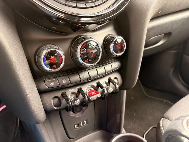 Mini COOPER 3-Deurs 1.5 Pepper | John Cooper Works | Stoelverwarming | Parkeersensoren | Cruise Control | Navigatie | Climate Control | Keyless | Ambiance Verlichting | Black Pack | JCW