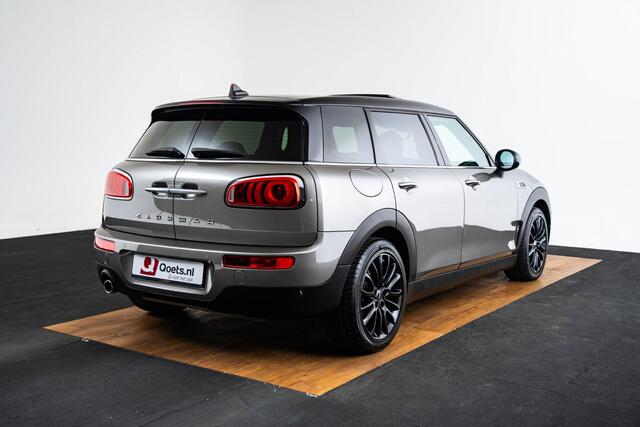 Mini COOPER CLUBMAN Mini 1.5 Chili Panoramadak - Adaptive Cruise Control - Head up - Harman Kardon - Driving/Parking Assistant - MINI navigatiesysteem - Stoelverwarming - Getinte Ruiten -