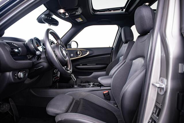 Mini COOPER CLUBMAN Mini 1.5 Chili Panoramadak - Adaptive Cruise Control - Head up - Harman Kardon - Driving/Parking Assistant - MINI navigatiesysteem - Stoelverwarming - Getinte Ruiten -