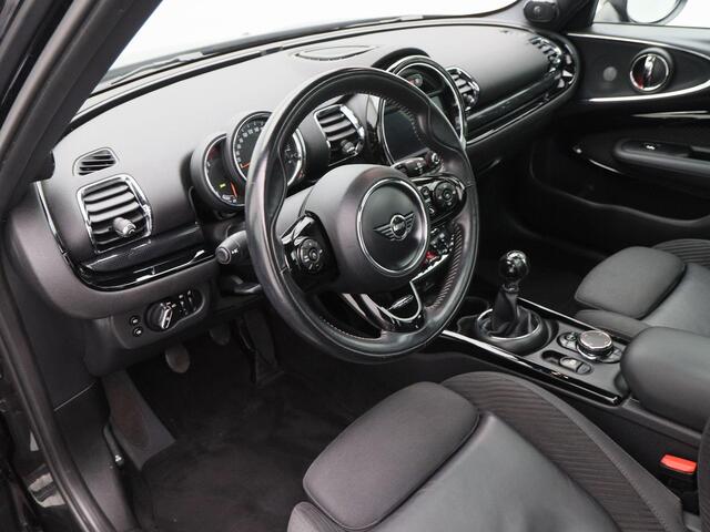 Mini COOPER CLUBMAN 1.5 Chili Hyde Park | Panorama Dak | Cruise Control | LED | Stoel Verwarming | Navigatiesysteem | Bluetooth | Climate Control | 18 Inch