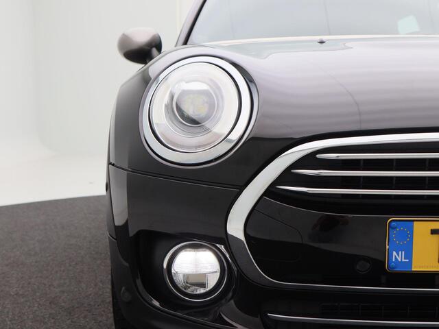 Mini COOPER CLUBMAN 1.5 Chili Hyde Park | Panorama Dak | Cruise Control | LED | Stoel Verwarming | Navigatiesysteem | Bluetooth | Climate Control | 18 Inch