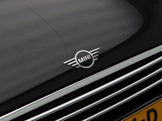 Mini COOPER CLUBMAN 1.5 Chili Hyde Park | Panorama Dak | Cruise Control | LED | Stoel Verwarming | Navigatiesysteem | Bluetooth | Climate Control | 18 Inch