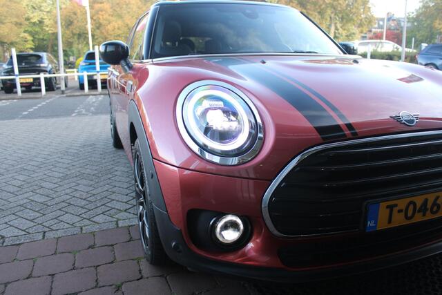 Mini COOPER CLUBMAN 1.5 136PK CHILI AUTOMAAT | PANORAMISCH SCHUIF/KANTELDAK | NAVIGATIE | LEDEREN BEKLEDING | STOELVERWARMING | 17" LICHTMETALEN VELGEN | UNION JACK ACHTER LICHTEN | KEYLESS ENTRY / START |
