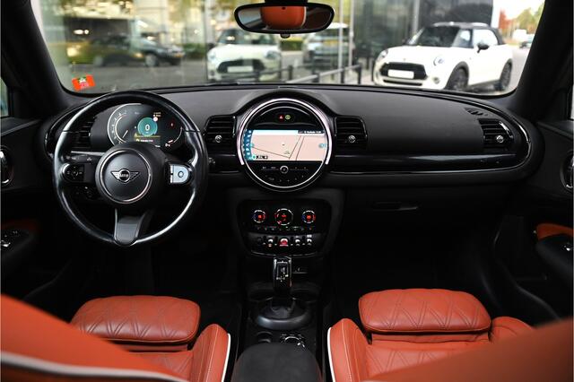Mini COOPER CLUBMAN Automaat / Panoramadak / Achteruitrijcamera / Comfort Access / Stuurverwarming / LED / Comfortstoelen / Airconditioning / Cruise Control