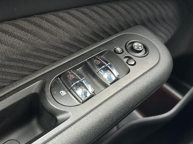 Mini COOPER CLUBMAN Mini 1.5 Chili / Navigatie / Trekhaak 1300 KG Trekgewicht / Cruise Control / Airco Automatisch / Stoelverwarming Voorzijde /