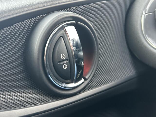 Mini COOPER CLUBMAN Mini 1.5 Chili / Navigatie / Trekhaak 1300 KG Trekgewicht / Cruise Control / Airco Automatisch / Stoelverwarming Voorzijde /