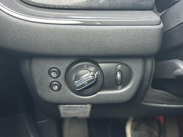 Mini COOPER CLUBMAN Mini 1.5 Chili / Navigatie / Trekhaak 1300 KG Trekgewicht / Cruise Control / Airco Automatisch / Stoelverwarming Voorzijde /