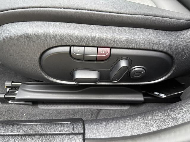 Mini COOPER CLUBMAN 1.5 Pano/H&K/Camera/Apple