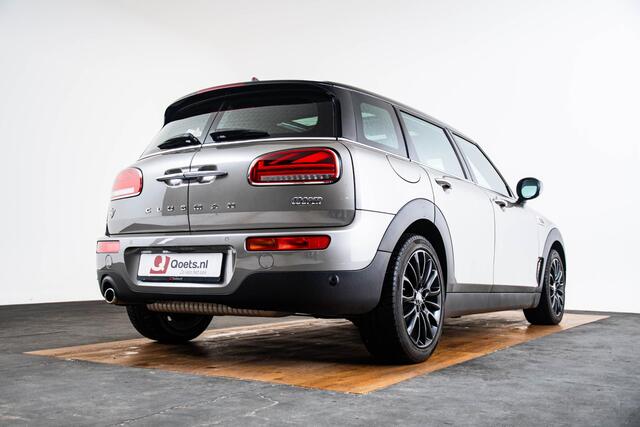 Mini COOPER CLUBMAN Mini Pepper Panoramadak - Comfort Access - Elektrisch inklapbare buitenspiegels - PDC Voor/Achter - MINI navigatiesysteem - Middenarmsteun voor - Binnenlichtpakket -