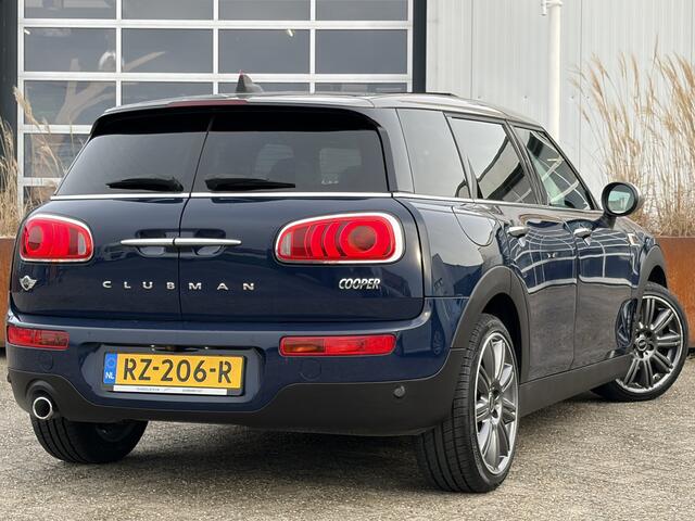 Mini COOPER CLUBMAN Mini 1.5 Chili 136pk | Automaat | Achteruitrijcamera | Cruise control adaptief met stop&go | Head-up display | Navigatiesysteem full map | Parkeersensor voor en achter | Voorstoelen verwarmd | Zeer nette auto!